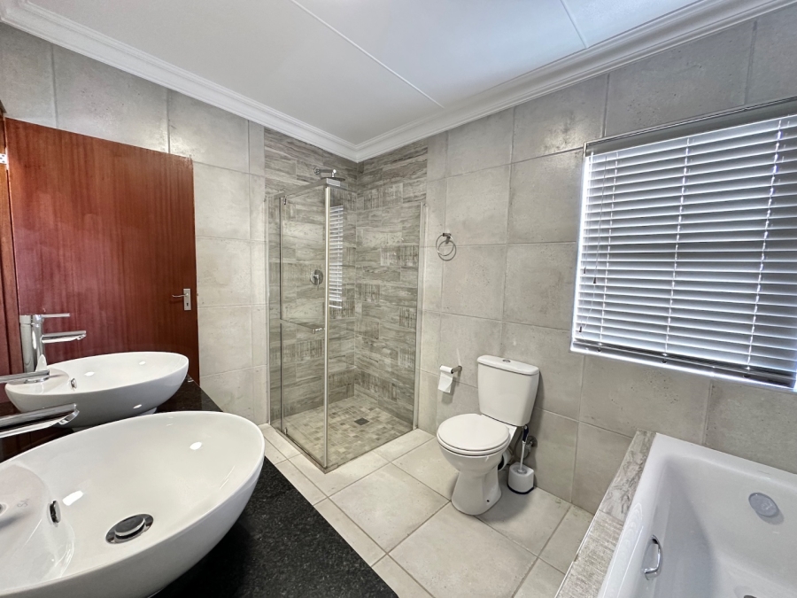 4 Bedroom Property for Sale in Hartenbos Heuwels Western Cape